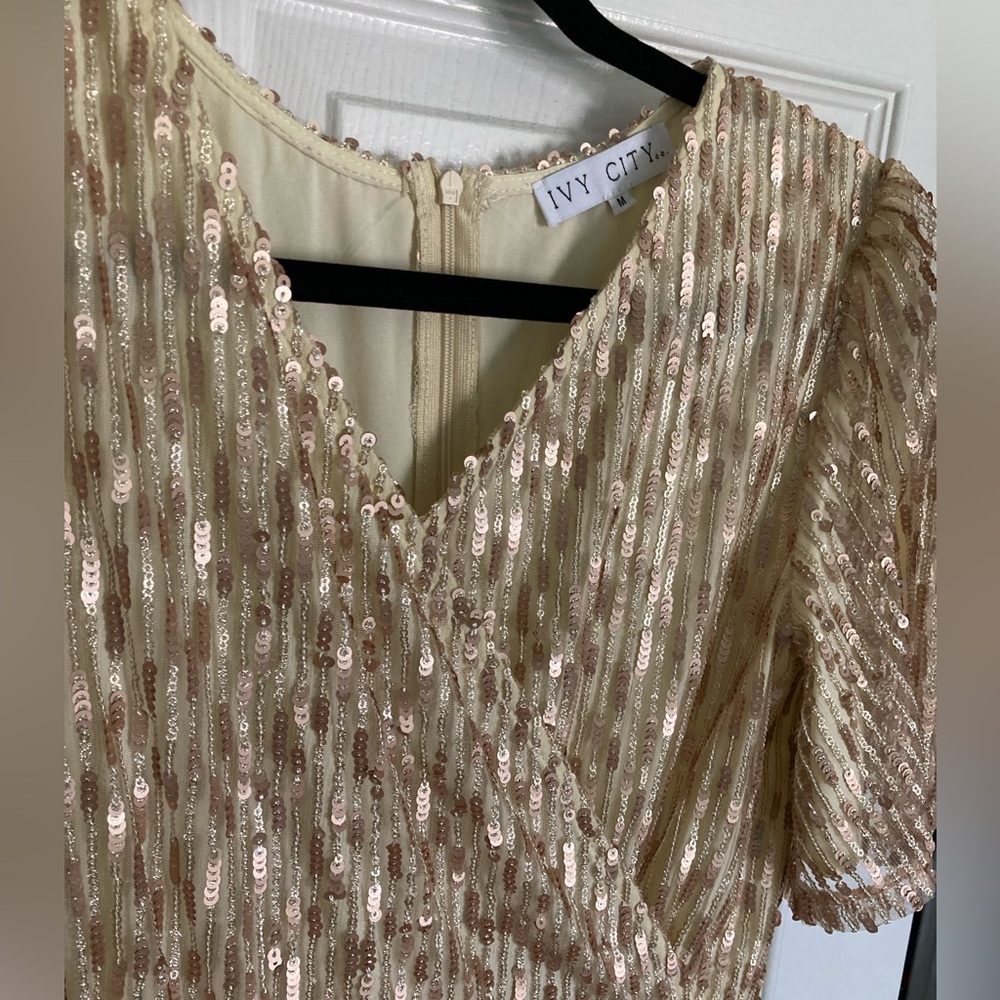 Ivy City Co “Goldie” —Elegant Gold Evening Dress - Picture 2 of 4